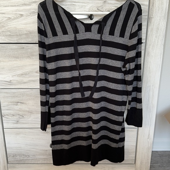 LOFT black & gray striped tunic top with bow neckline on back, EUC - Picture 5 of 7